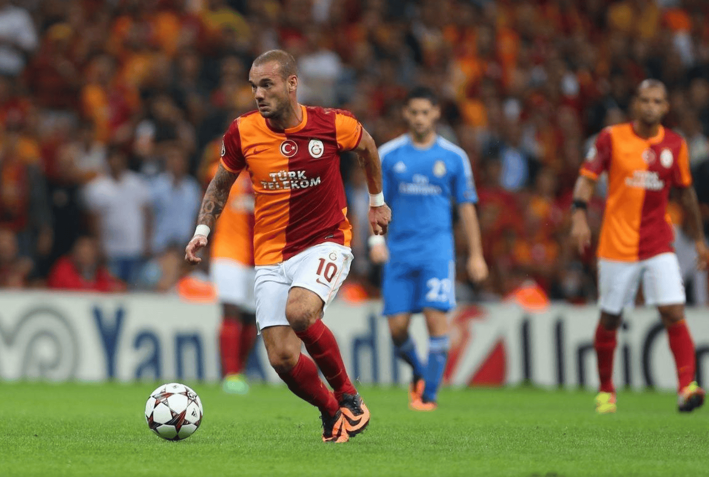 包含阿贾克斯迎欧冠关键赛，赛前强势反弹，信心回归，纪律约束更严格的词条